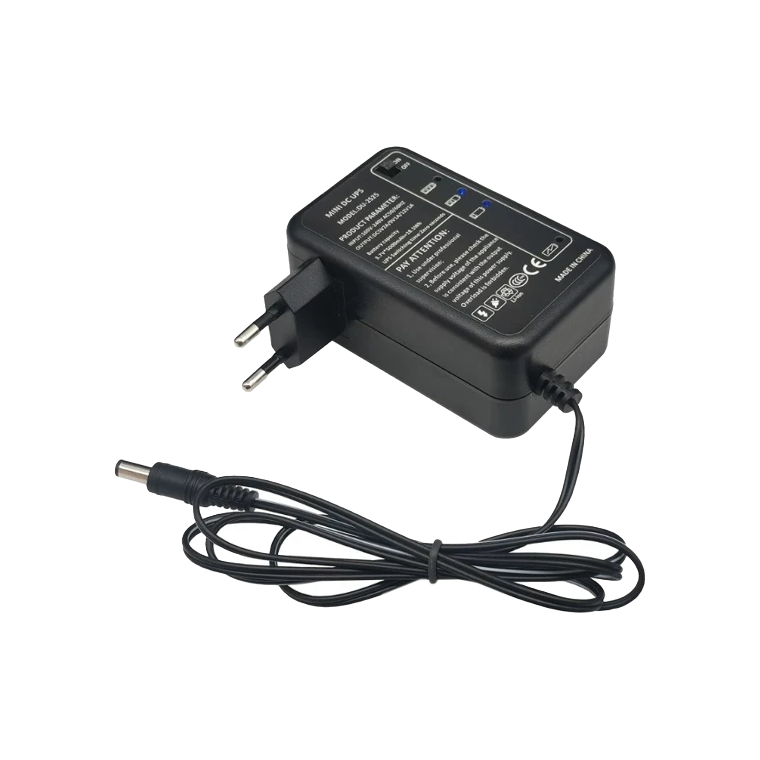 Das Bild zeigt das WatchmanSHE VE Netzteil mit USV von Kingspan STG. Das kompakte Steckernetzteil versorgt das WatchmanSHE Fernüberwachungssystem mit 12 V DC und ermöglicht dank integriertem Akku die Statusübermittlung auch bei Stromausfall. Die LED-Anzei