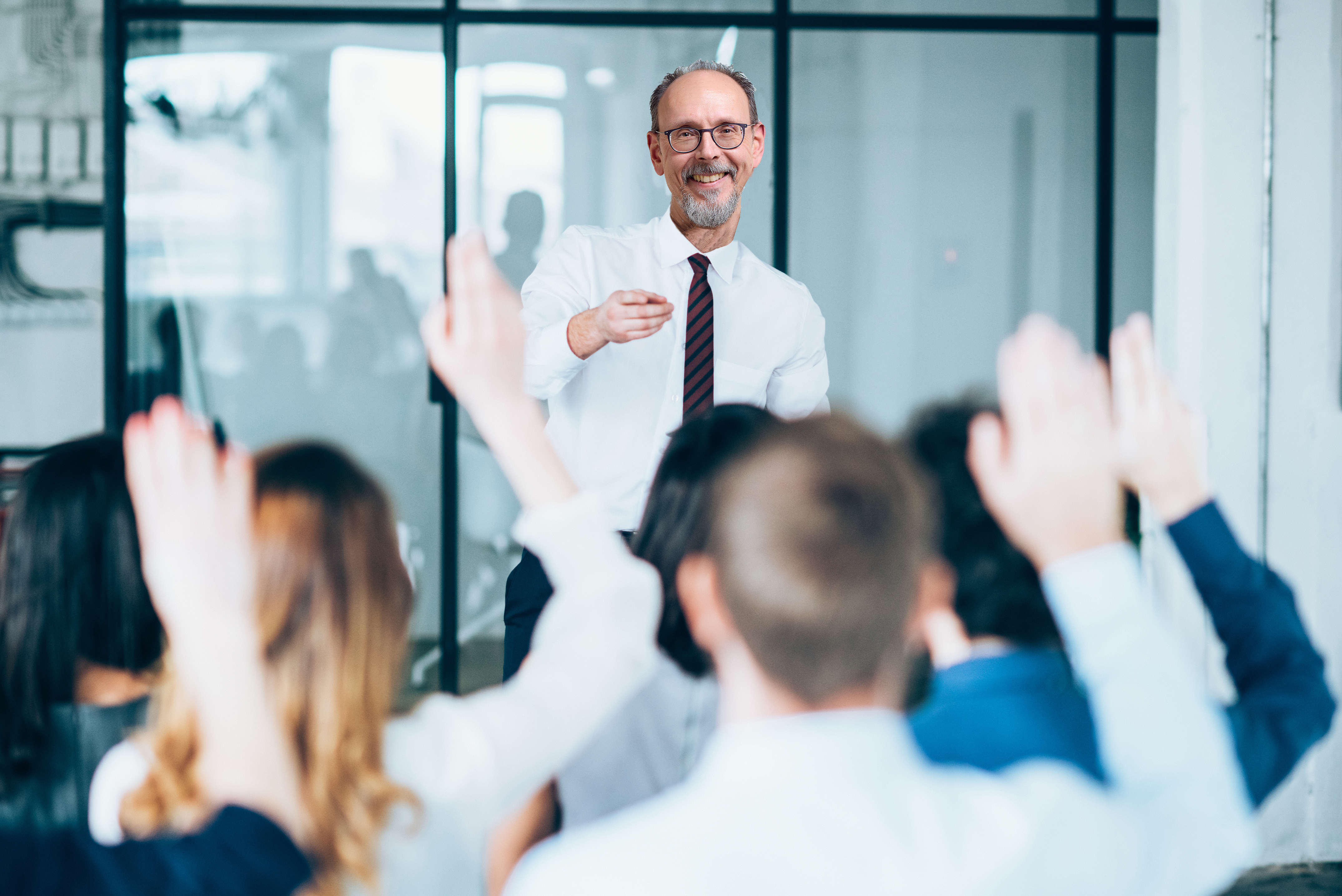 Teilnehmer einer Kingspan STG Schulung zur Rauch- und Wärmeabzugsanlage (RWA) in Lemgo – praxisnahe Weiterbildung direkt vom HerstellerKingspan STG - Schulungen und Seminare direkt vom Hersteller